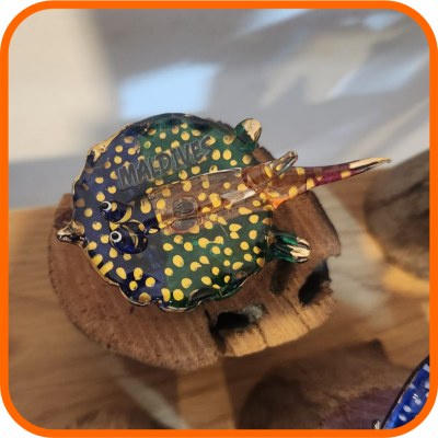GLASS SEA ANIMAL PAINTED W/WOOD BASE SMALL - STING RAY