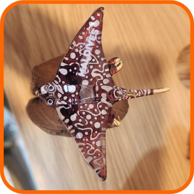 GLASS SEA ANIMAL PAINTED W/WOOD BASE SMALL - EAGLE RAY
